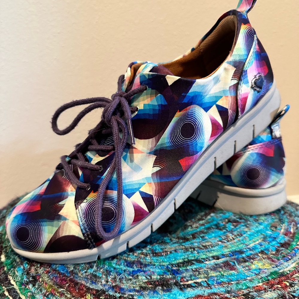 Woman’s nursing shoes, size 9 1/2